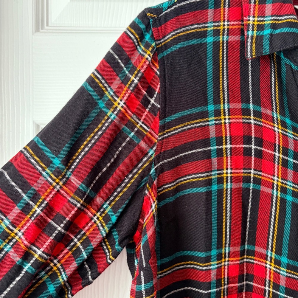 Old Navy The Classic Shirt Womens Medium Black Multi Plaid Rayon Button Up - Picture 2 of 7